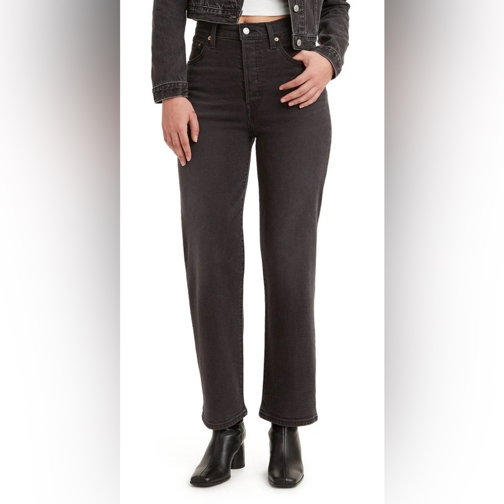 Levi’s Ribcage Straight Ankle Jeans
